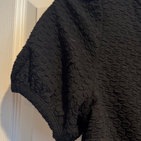 Elegant Black Textured Women's Blouse - Picture 4 of 8